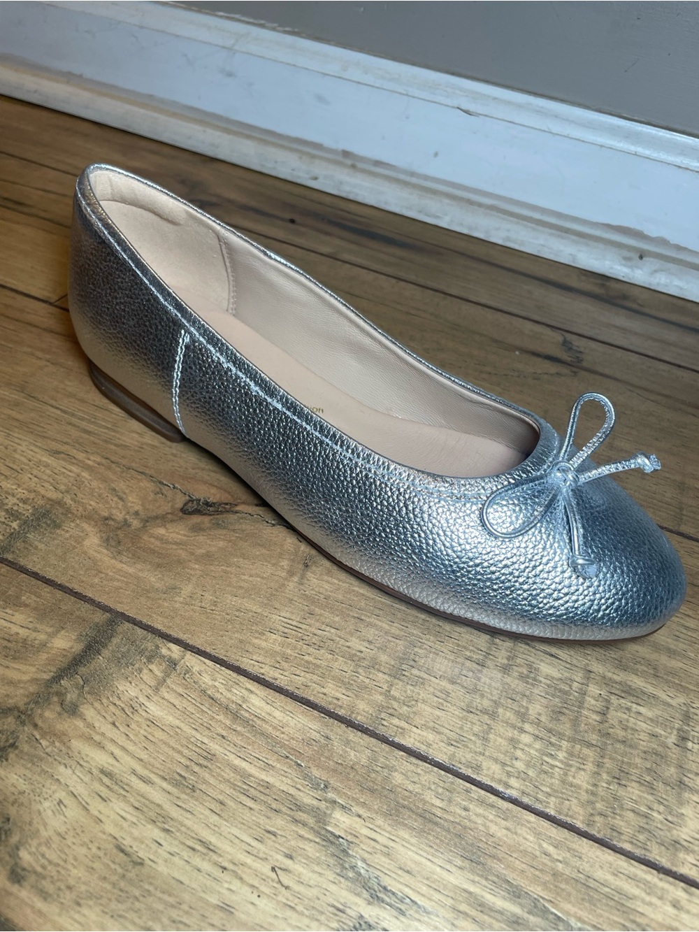Clarks unworn Silver Leather Ballet Flat with Bow